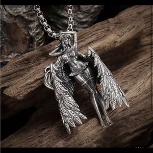 Brand new Gothic Double Winged
Angel Necklace